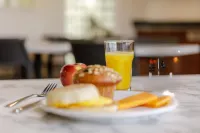 Clarion Pointe Quebec Airport - breakfast