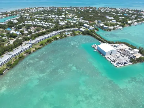 Beach House - Waterfront Villa - Free Kayaks - 4-Star