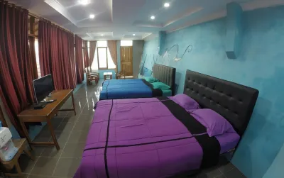 Family Stay Beach View at Omah Sundak 3 Hotel dekat Pantai Mbuluk