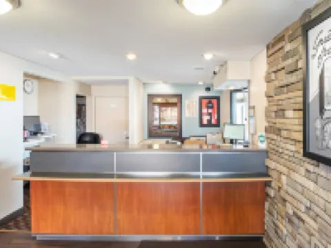 Super 8 by Wyndham Findlay Hotels in Findlay