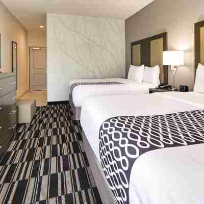 La Quinta Inn & Suites by Wyndham Sweetwater East Rooms