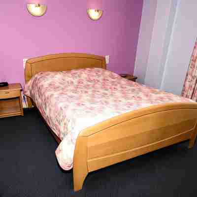 Le Plat D' Etain Rooms