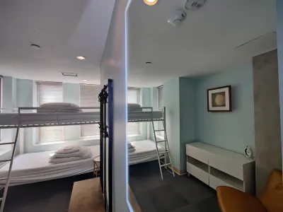 U Street Capsule Hostel Отели в г. 