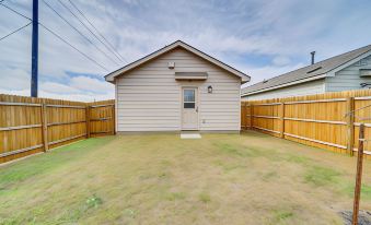 Pet-Friendly San Antonio Home ~ 9 Mi to Lackland!