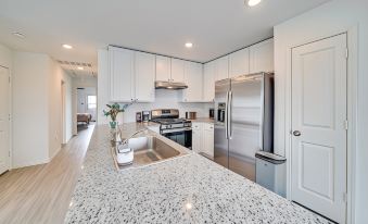 Pet-Friendly San Antonio Home ~ 9 Mi to Lackland!