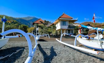 Lucky Paradise Bungalows on the Beach