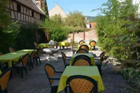 Logis Hôtel du Centre - Halte idéale en Cyclotourisme Avec Garage à vélos Clos فنادق في Molsheim