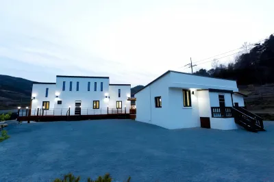 Jecheon Cloud Pension (Cheongpungho Cable Car)