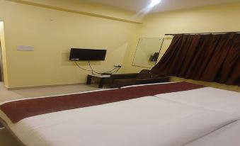 Earth Hotel Vadapalani