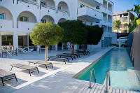 White Hotel - piscine