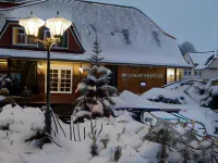 Hotel & Restaurant Schimmelreiter 鄰近ZDF Landarztpraxis的酒店