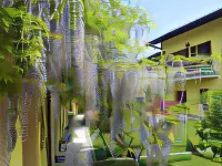 Agriturismo Tra Serra E Lago Hotels in Albiano d'Ivrea