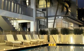 Crest Hotel Suites