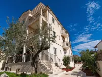 Apartments Villa Nina Hotels in Peroj