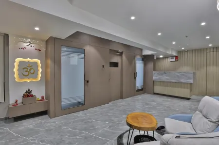 Hotel Shivashish Отели рядом с Аэропорт Валлабхаи Патель