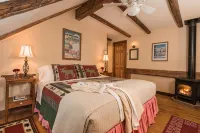 West Hill House B&B in MAD River Valley - parking