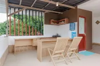 RedDoorz Syariah Near Kota Cinema Mall Jatiasih Hotels in Pondok Melati