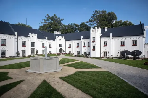 Zámek Kvasetice Hotels in Střítež u Jihlavy