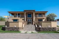 Resort Stlye Estate with Terrace, Panoramic Lake Views & Pool - Sleeps 15