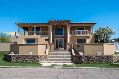 Resort Stlye Estate with Terrace, Panoramic Lake Views & Pool - Sleeps 15