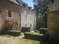 Chambres d'hôtes du Bas Manoir Hotels in Calvados
