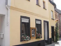 Zum Achten Himmel Hotels in Ernst