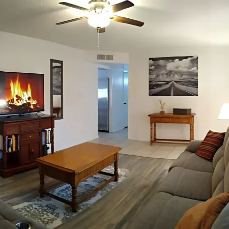 Tempe Home with Heated Pool, Spa, Easy access to Spring Training & Everything!