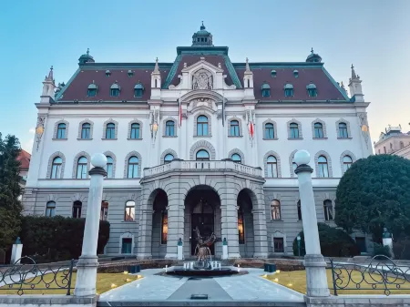 AB Ljubljana - the Residence Отели рядом с достопримечательностью «Центральный рынок»