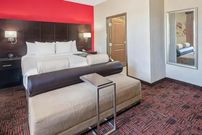 La Quinta Inn & Suites by Wyndham Elk City Hotels in 
