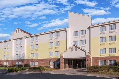 Days Inn by Wyndham Macon I-75 North Hotels in Macon
