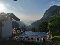 Misty Hills Ella Resort - Pools