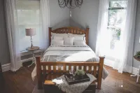 Close to everything! DISCOUNTS for Long Stays- Fully Remodeled