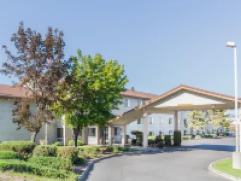 Super 8 by Wyndham Bend Hotels in Bend