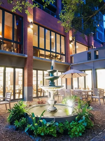 รูปภาพของโรงแรมริมน้ำกลางจันท์