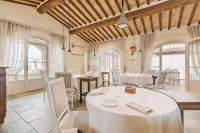 Capanna Suites Hotels in Montalcino