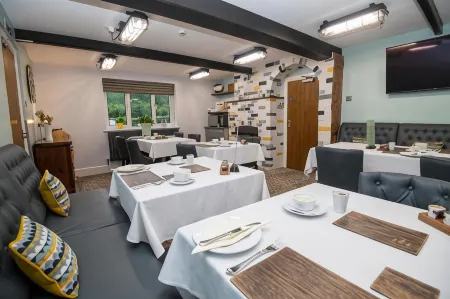 Bridleways Guesthouse & Holiday Homes Отели в г. Раффорд