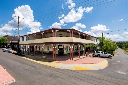 Peel Inn Hotel Nundle - parking