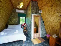 Rice Wonder Cafe & Eco Resort Hotels near Wat Saranat Thammaram