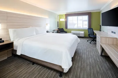 Holiday Inn Express & Suites Watsonville