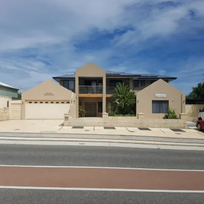 Ocean Reef Homestay Hotel di Mindarie