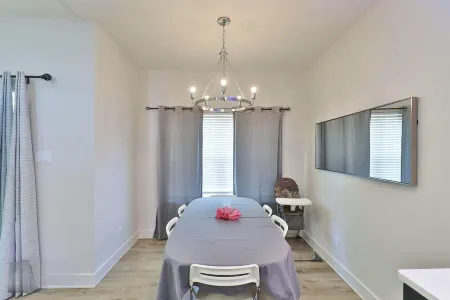 King Bed - Country Modern Farmhouse Abilene - Sleeps 18 close to Dyess AFB