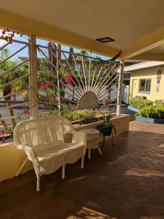 Arvilla Motel Отели в г. Треже Айленд