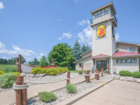 Super 8 by Wyndham Houghton Lake Hotels in Lake Township