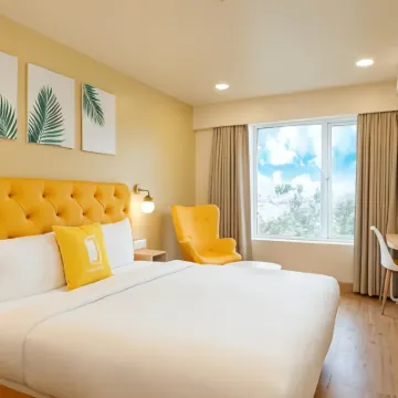 Bloom Hotel SG Highway Hotel berhampiran Kuil Vaishnodevi