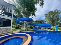 Costa Azalea Crusoe Cabins - Beach