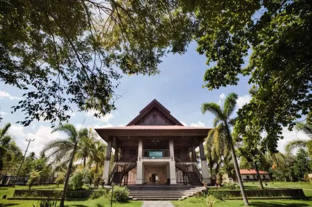 Amaris Hotel Gorontalo Отели в г. Горонтало