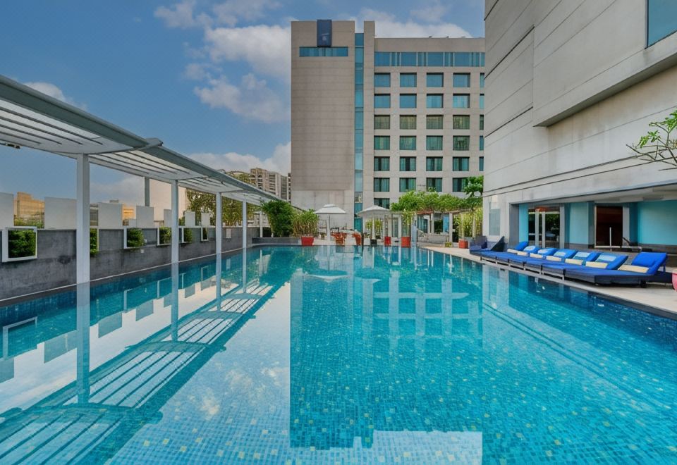 [노보텔 벵갈루루 아우터 링 로드의 모던한 회의실]