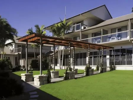 Mercure Clear Mountain Lodge Отели в г. Каллангер