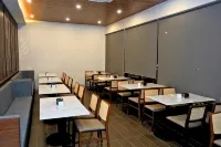 Azana Garden Hill Resort Blora - breakfast