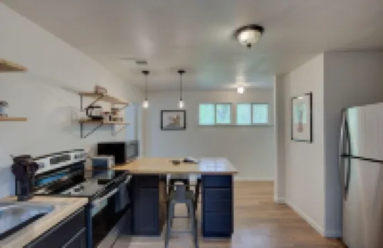 Cute 2B/1Ba Apartment in South Highlands!